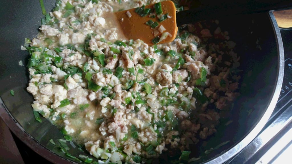 鶏そぼろ　煮詰める