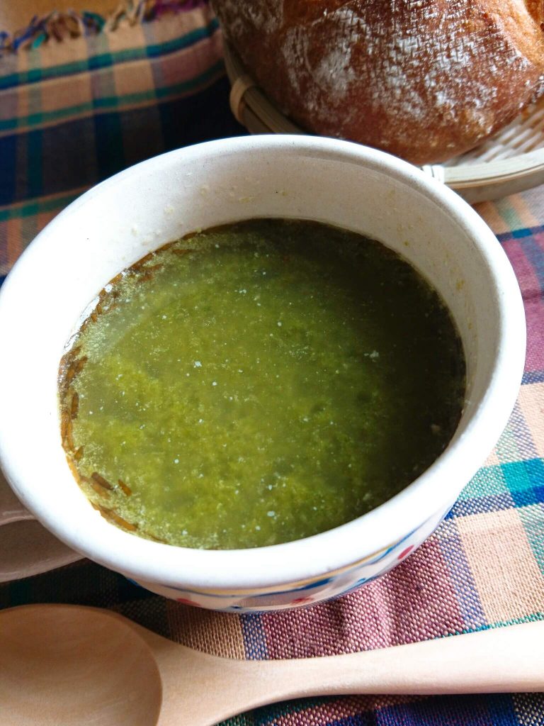 アカモク・セロリ・ベーコンのグリーンスープアップ
